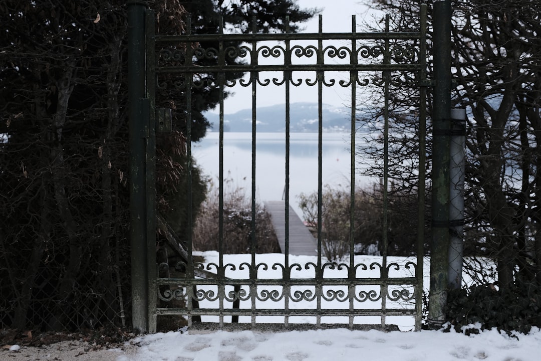 Metal gate installation in Pearland, TX